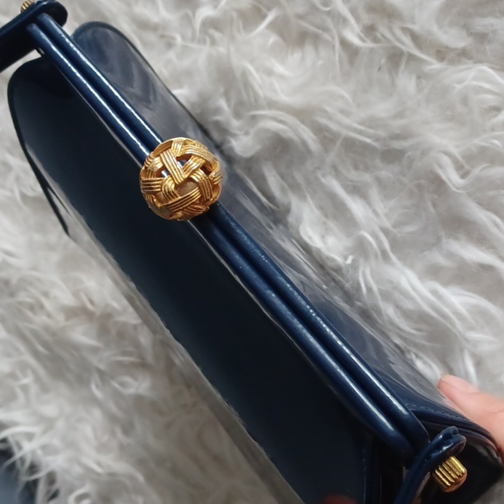Vintage  patent leather  purse - Picture 8 of 16